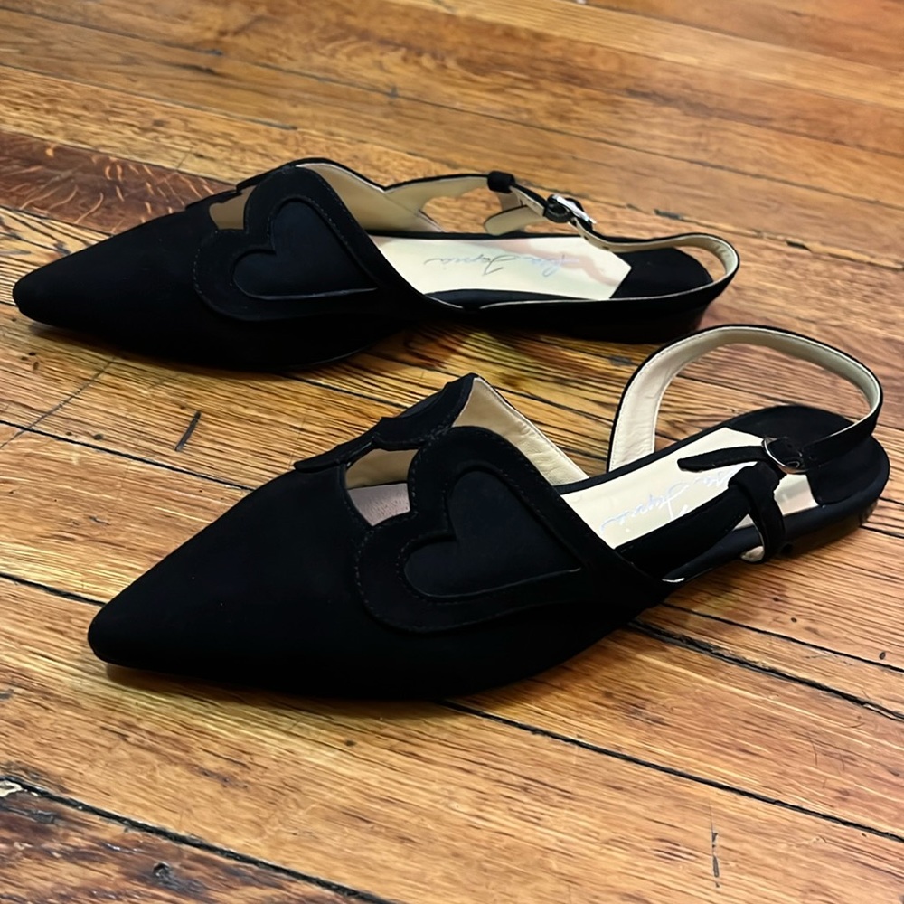 Isa Tapia Ceres flat with heart accents